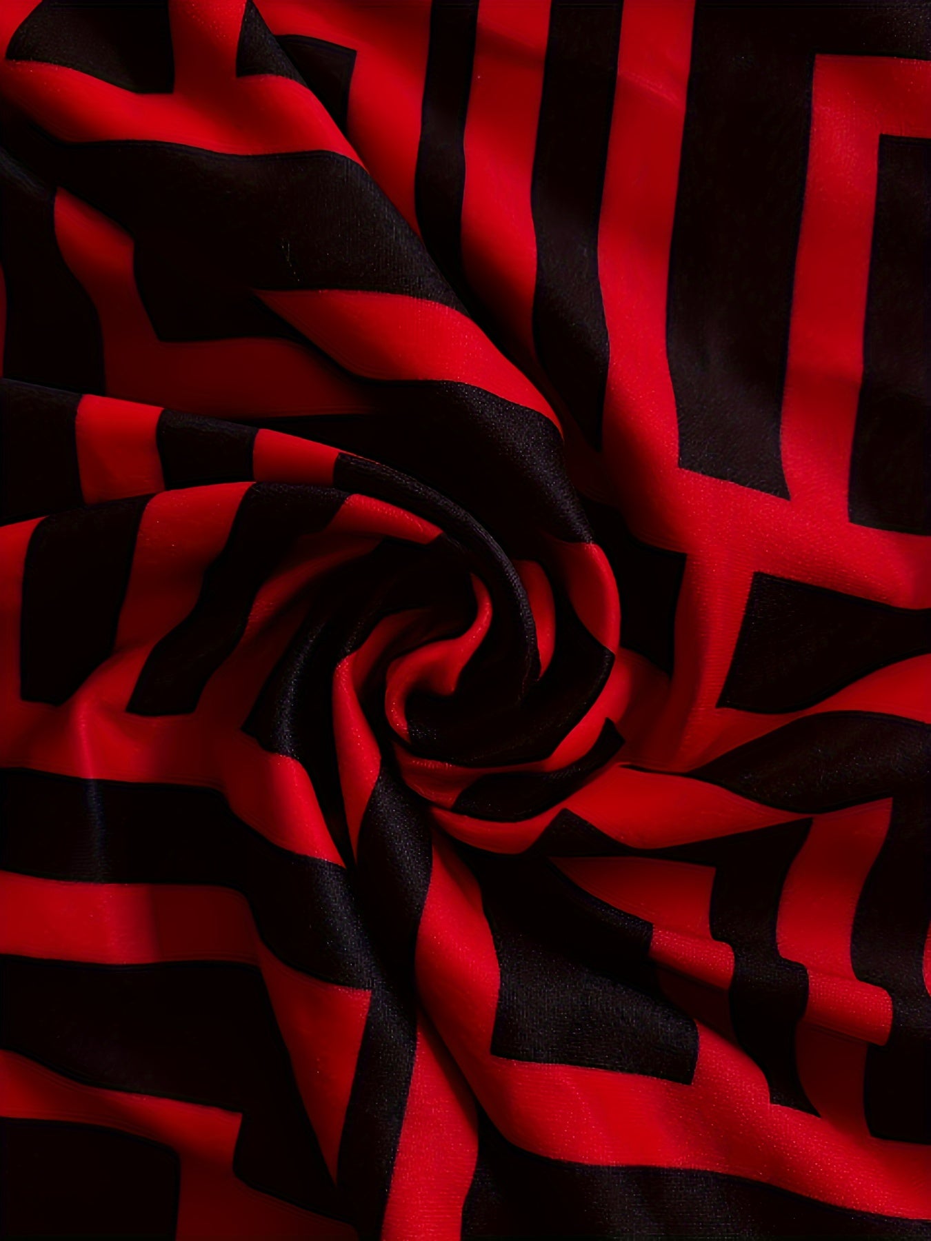 Calça legging de cintura alta e modelagem justa para primavera/verão, com estampa geométrica em formato de labirinto. Alta elasticidade