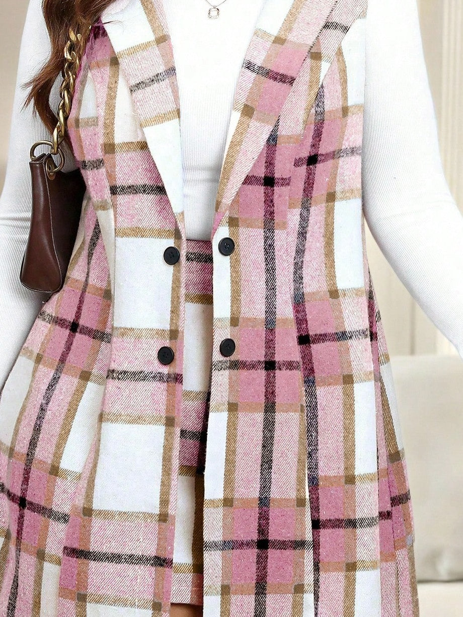 Conjunto feminino casual com gola e minissaia xadrez