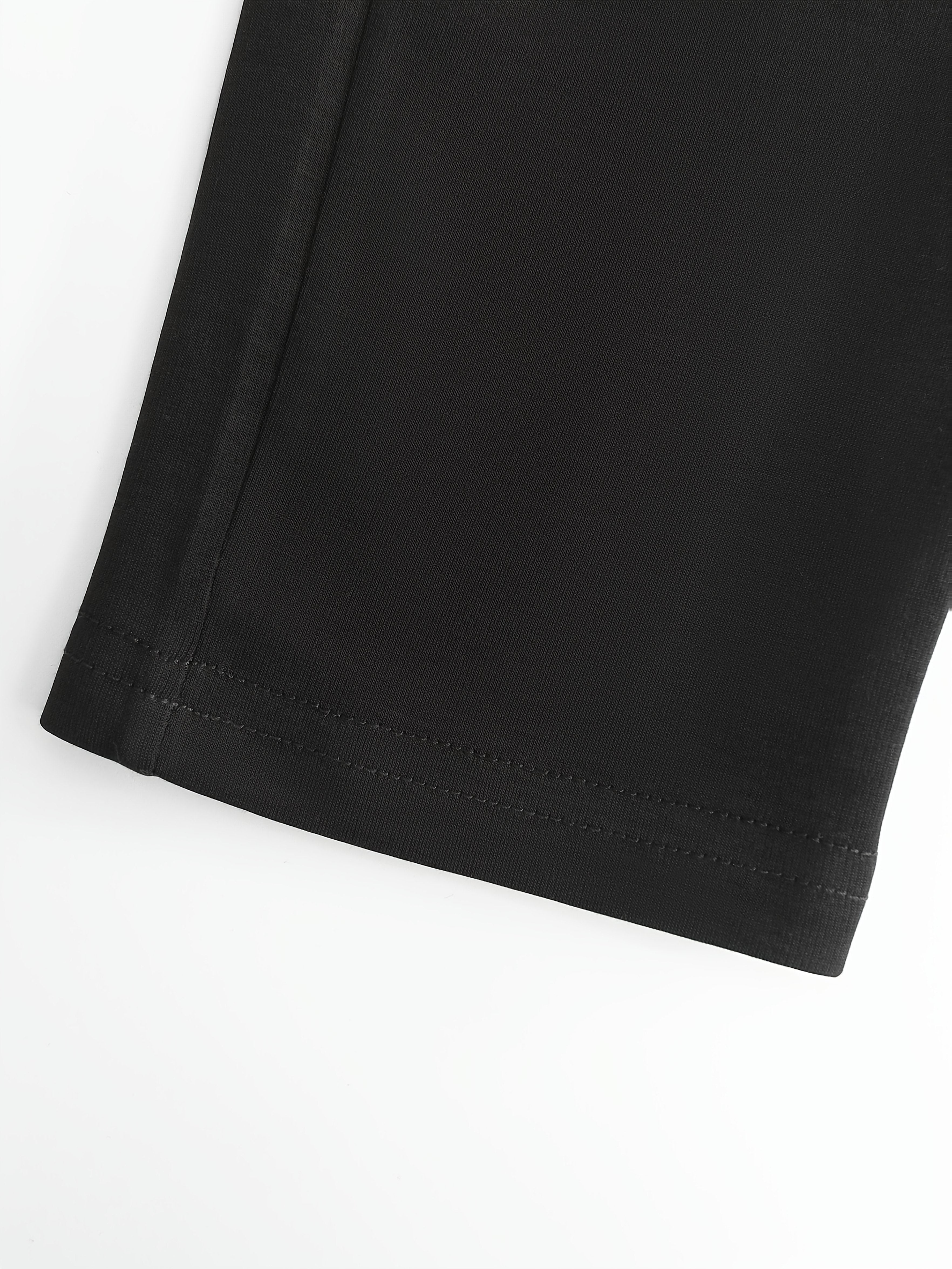 Calças femininas com abotoamento duplo e corte slim, concebidas para a elegância e bem estar.