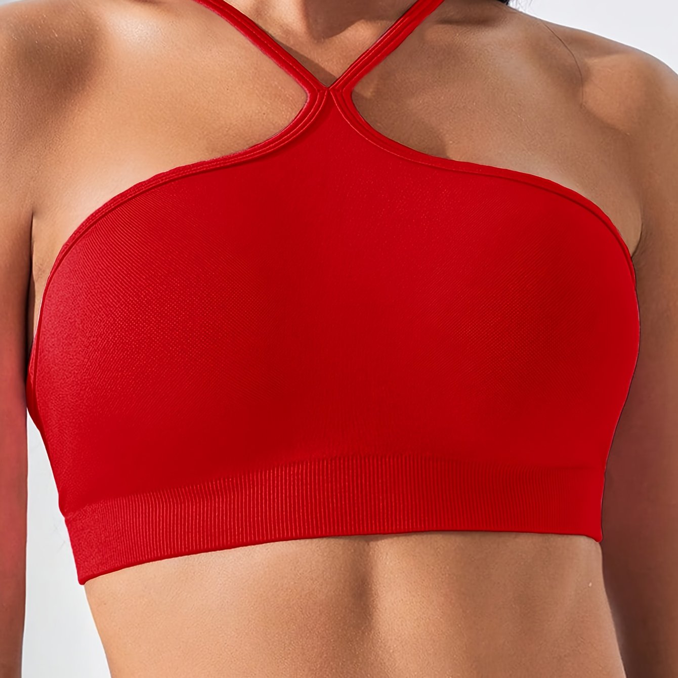 Top esportivo com decote halter, ideal para primavera e verão, perfeito para passeios casuais, festas e uso diário.