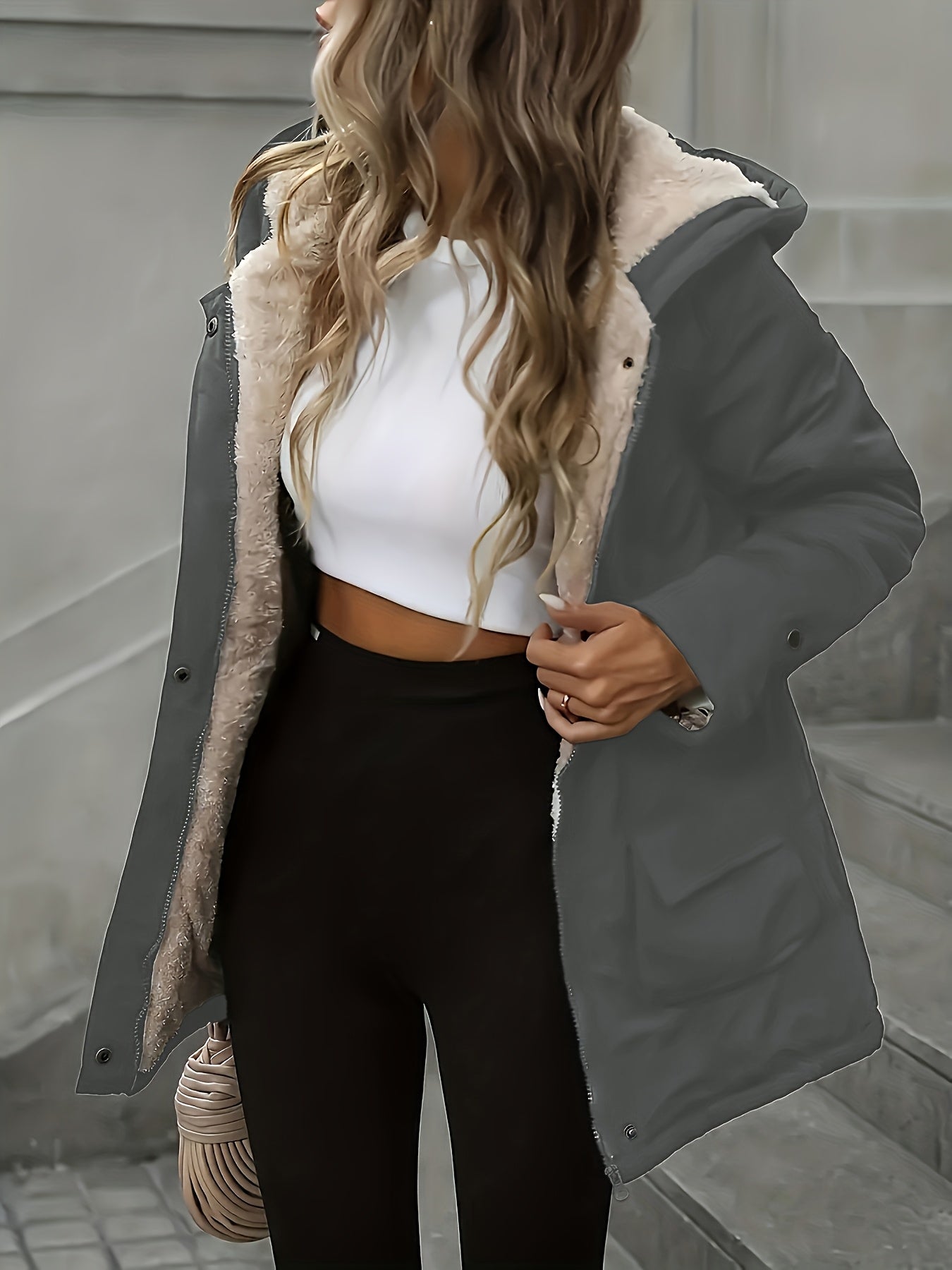 Casaco de inverno, confortável e quente, perfeito para proteger do frio com estilo e versatilidade.