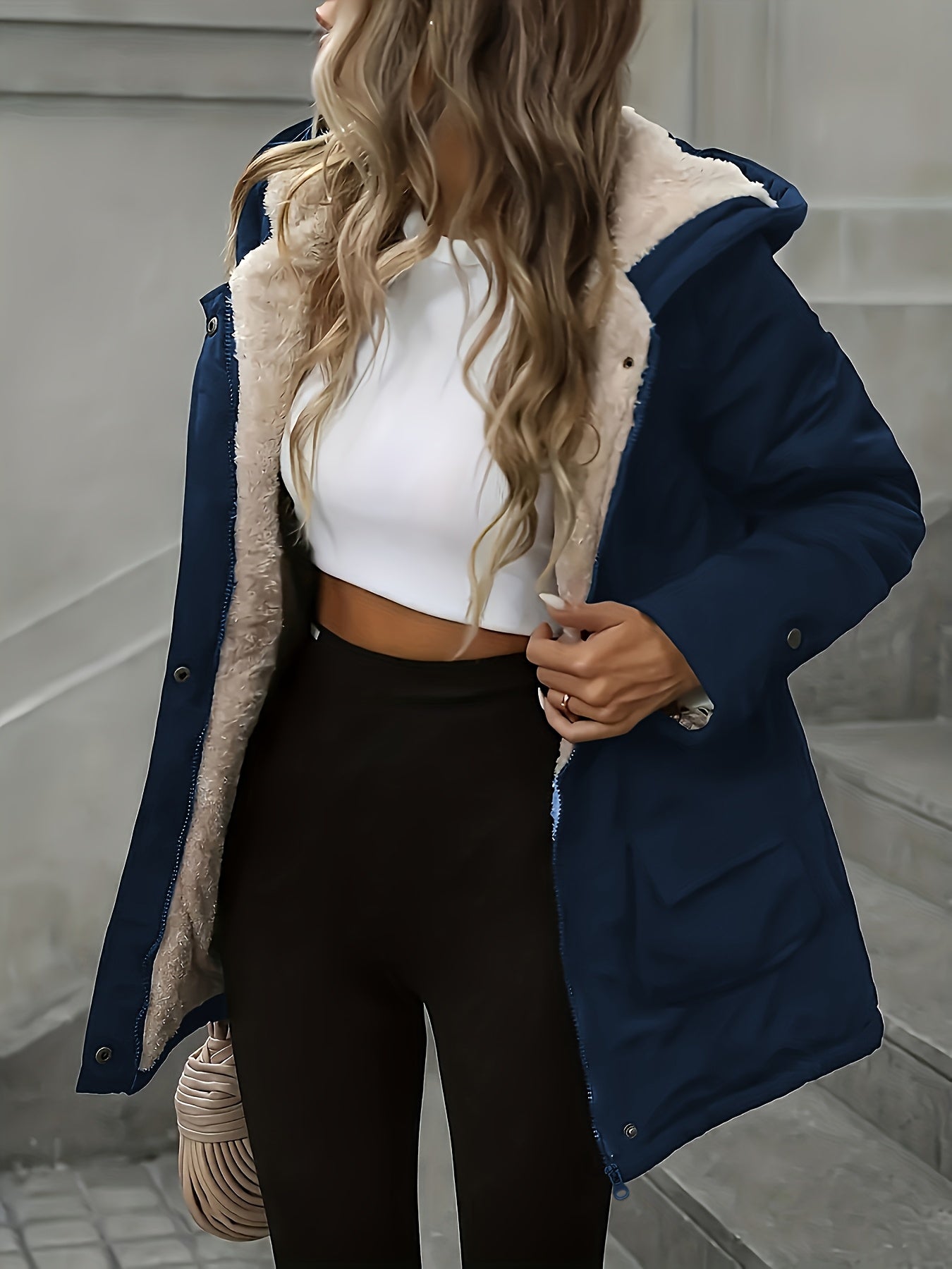 Casaco de inverno, confortável e quente, perfeito para proteger do frio com estilo e versatilidade.